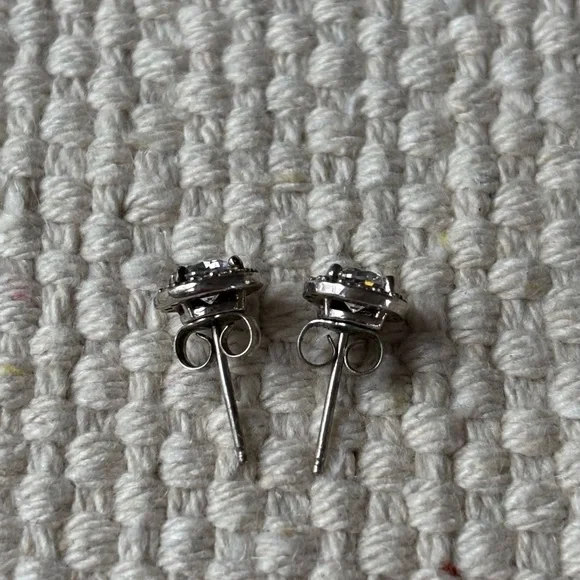 Halo earrings with Swarovski crystal - Picture 3 of 5
